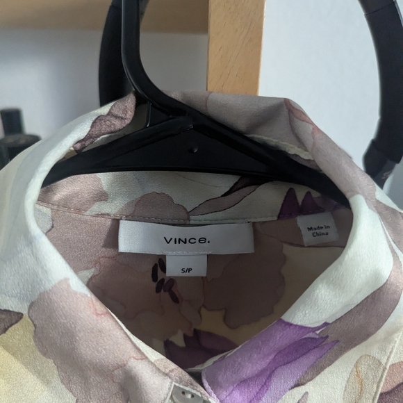 Vince Relaxed fit 100% silk magnolia blouse - Picture 4 of 4